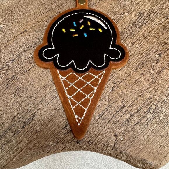 GRIZZLY PORTLAND Leather Ice Cream Scoop Purse Charm FAST SHIP PLG KEYCHAIN - Picture 1 of 3